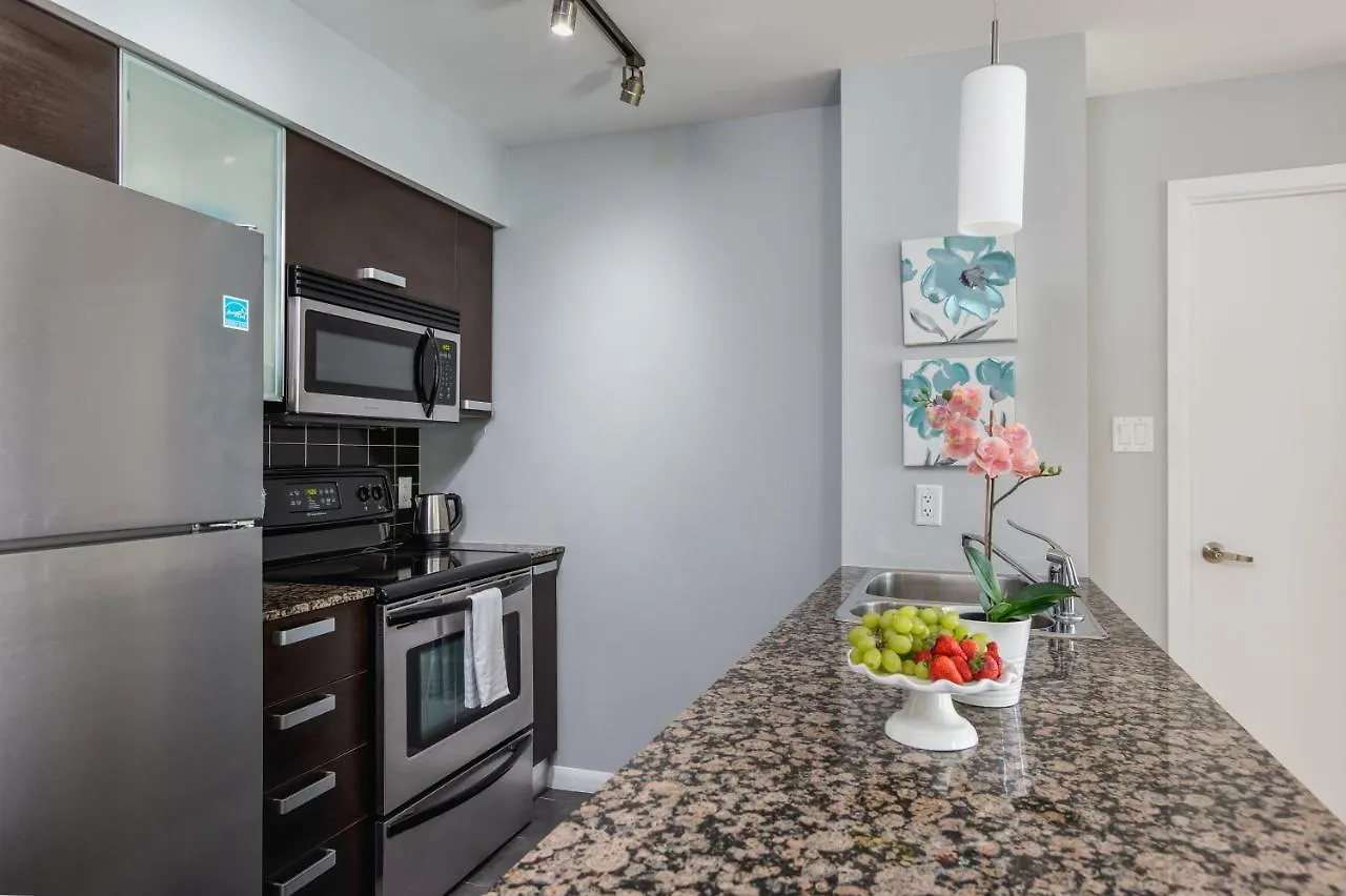 Apartment Luxurious 2-Bedroom Condo Toronto