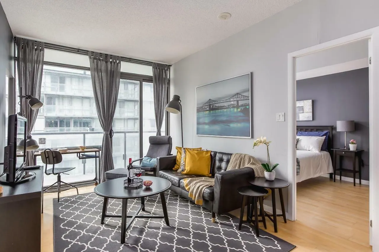 Apartment Luxurious 2-Bedroom Condo Toronto