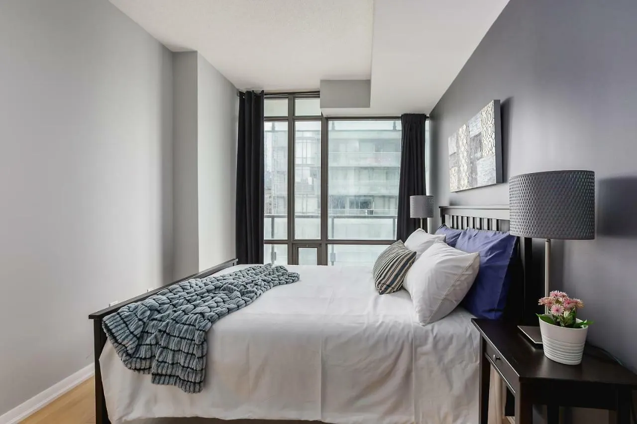 Luxurious 2-Bedroom Condo Toronto Canada
